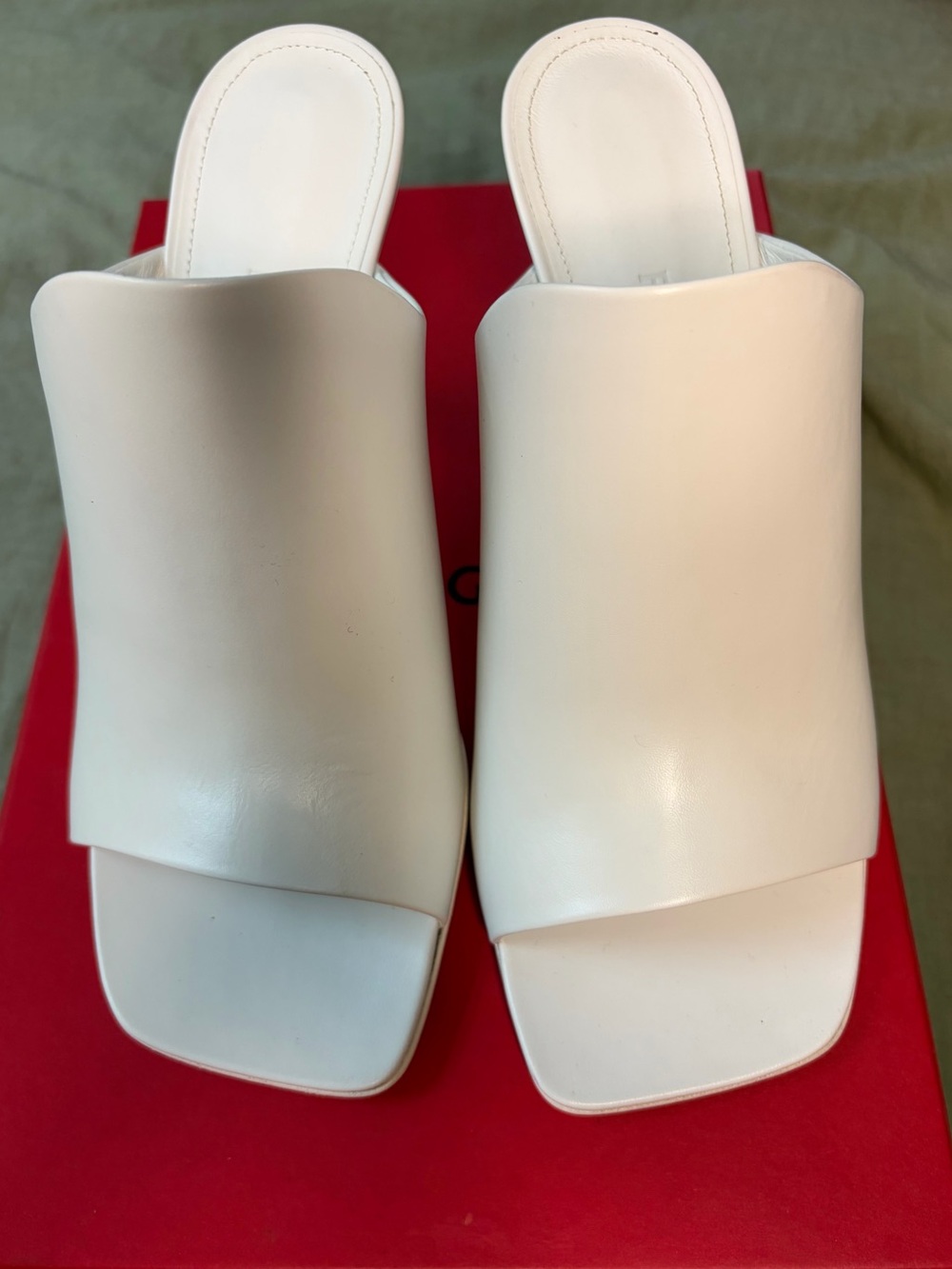Salvatore Ferragamo ERA 85 White Leather Open-Toe Mules